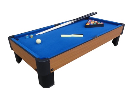 guide to mini pool table featured image